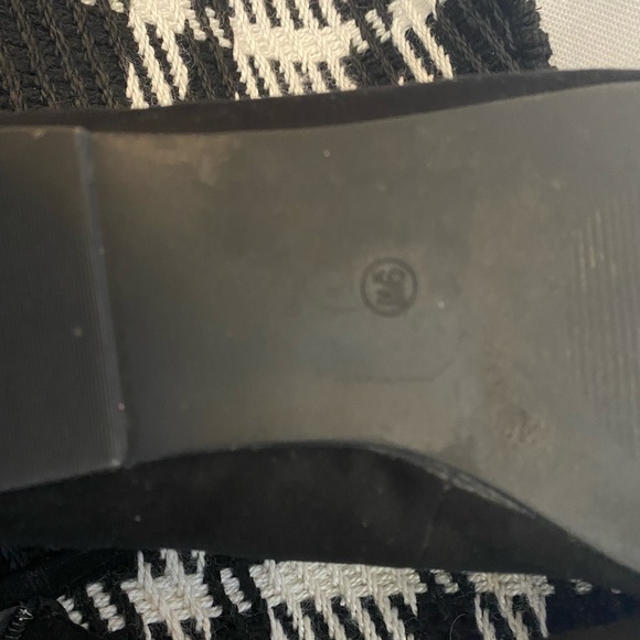 Torrid 9w faux suede flats - Picture 7 of 9